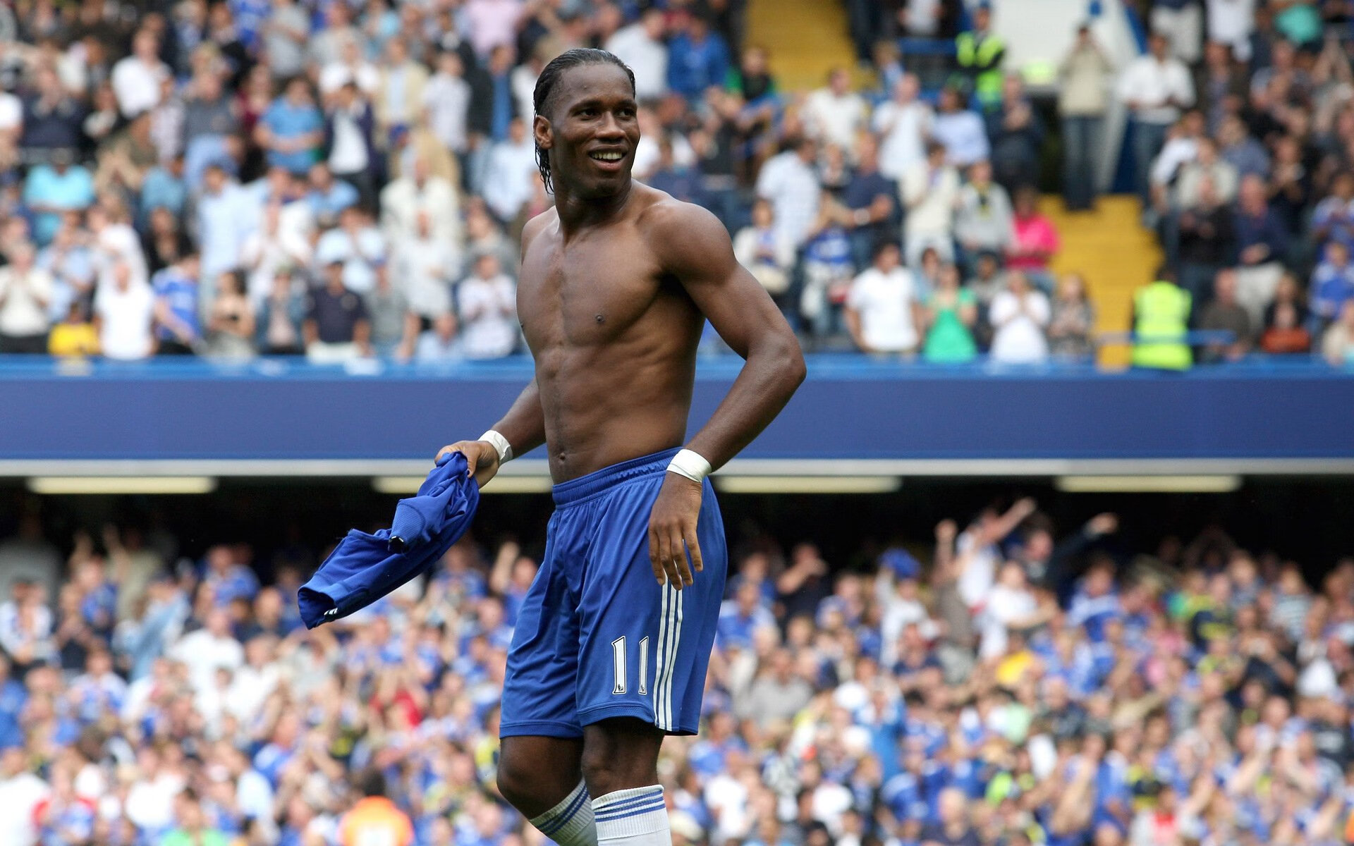 张伟丽为训练馆搬迁剪彩表达感谢，张伟丽教练团队介绍