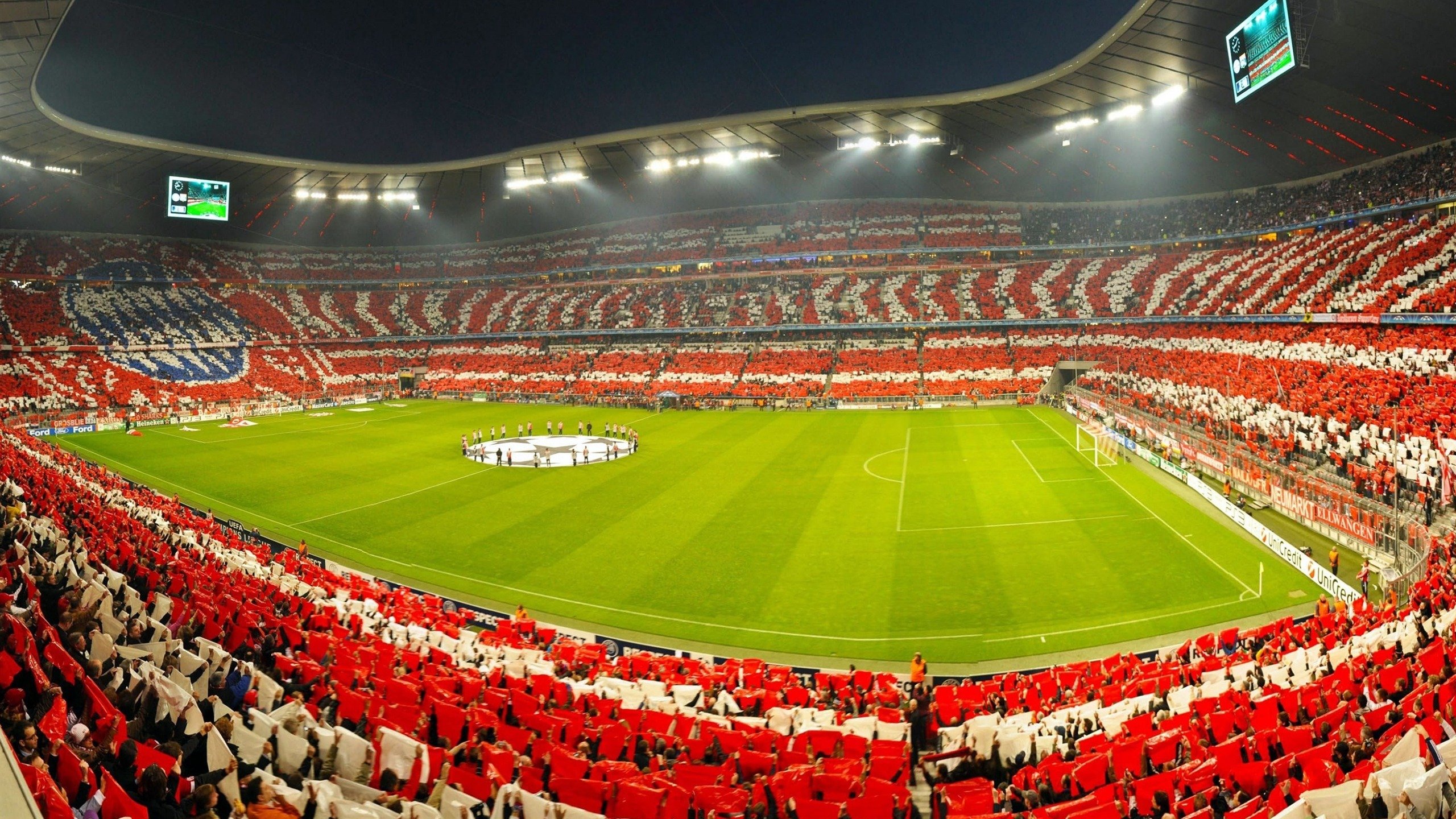 新西兰全黑队球员间默契配合，极具战术执行力，新西兰的球队