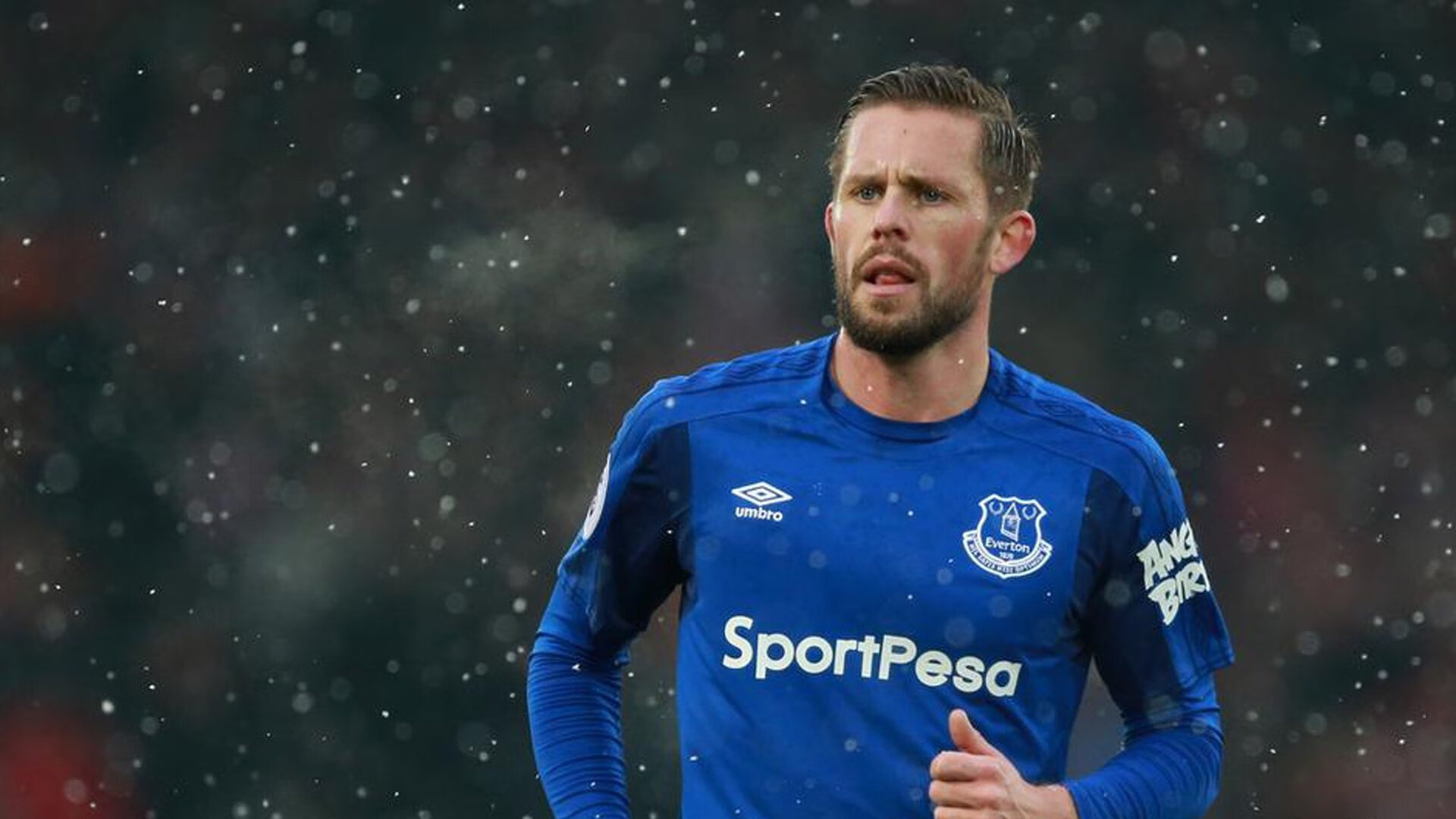 苏炳添与年轻选手交流起跑技术细节，苏炳添的起跑技术